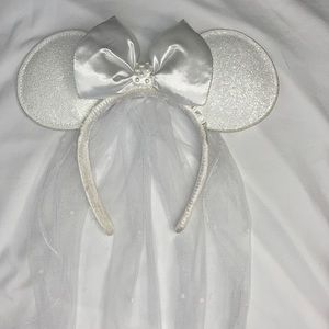 Disney Minnie Mouse Ears for  bride white glitter w/Bow